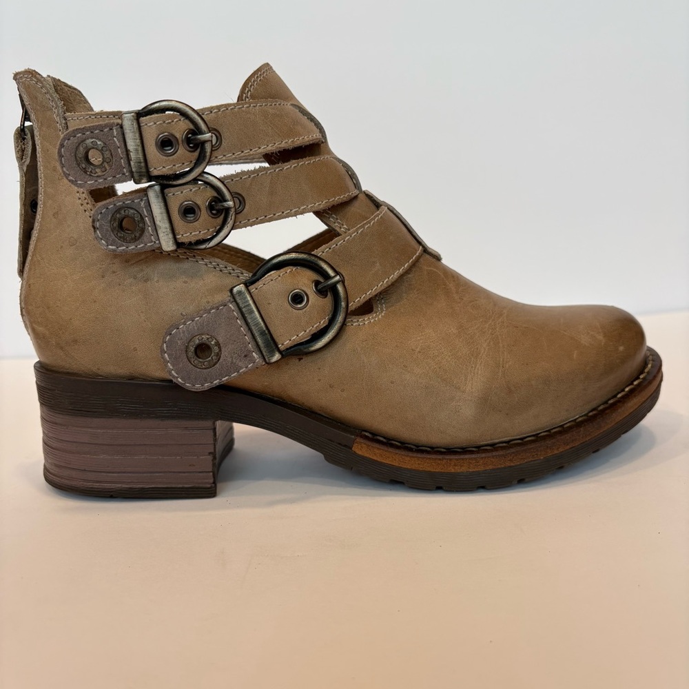 Womens Dromedaris Kelsey Ankle Booties – Taupe – Size 6.5–7 maybe worn 2 times
